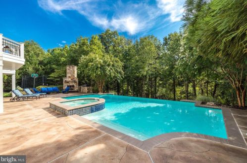 43235 Parkers Rdg Dr, Leesburg VA 20176-5108 exterior