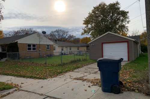 4511 85th St, Milwaukee, WI 53228-2905