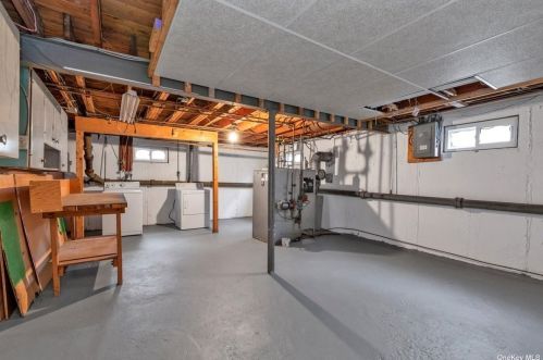 127 Berry St, Valley Stream NY 11580-3422 exterior