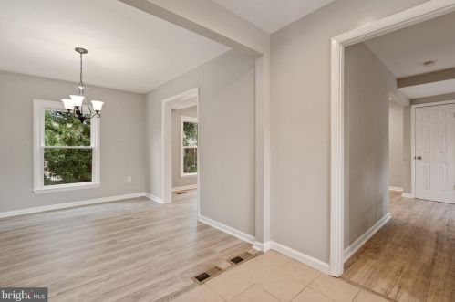 5207 Dover Pl, Alexandria VA 22311-1204 exterior