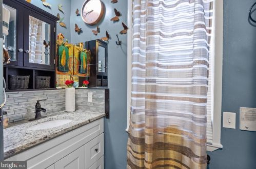 703 6 St, Philadelphia PA 19140-2539 exterior