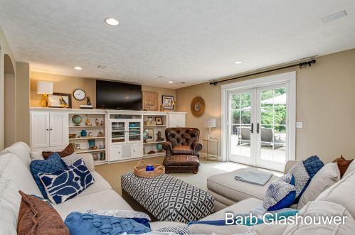 4424 Whitewood Farms Dr, Grand Rapids MI 49525-3487 exterior