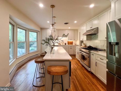 1240 Daleview Dr, Mc Lean VA  22102-1539 exterior