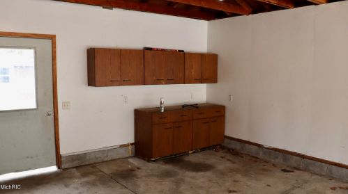 3821 Ellen St, Meskegon MI 49444-4067 exterior