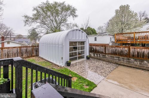 116 Gladden St, Alexandria VA 22304-2402 exterior