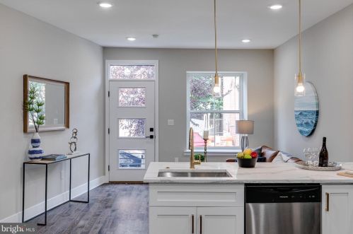 1013 24th St, Philadelphia PA  19146-2543 exterior