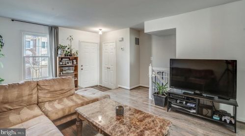 7818 Colonial Springs Blvd, Alexandria VA  22306-2864 exterior