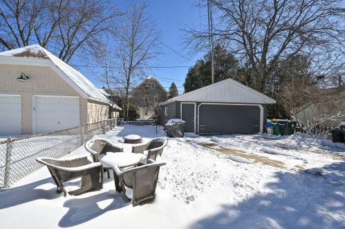 3906 Frederick Ave, Milwaukee WI  53211-2122 exterior