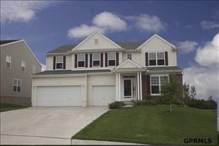 1708 Port Royal Dr, Omaha, NE 68046-3235