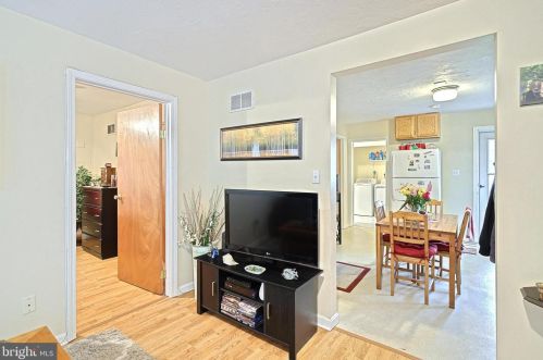 645 Broadway, Hanover PA 17331-2504 exterior