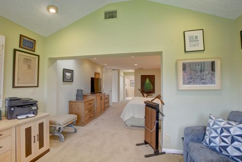 75 Hampshire Ln, Boynton Beach FL 33436-7403 exterior