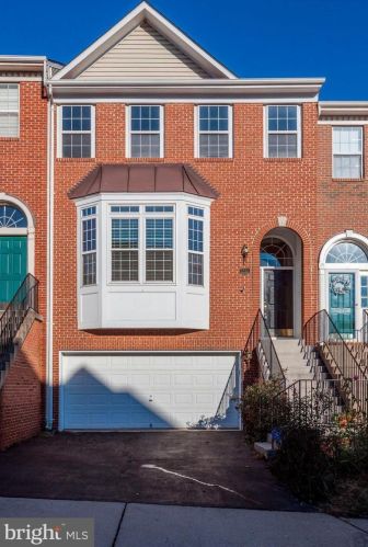 3394 Governors Crest Ct, Alexandria VA  22310-2335 exterior