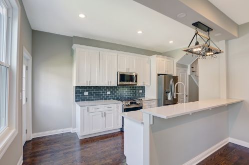 1934 Newport Ave, Chicago IL  60657-1026 exterior