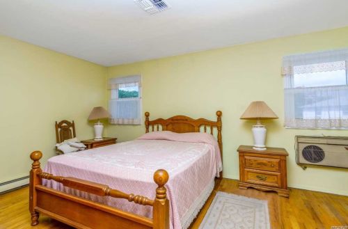 1555 Dwight Pl, Bronx NY 10465-1122 exterior