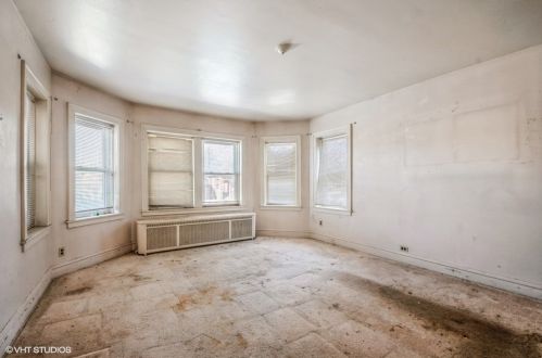 5227 Mason Ave, Chicago, IL 60630-1122