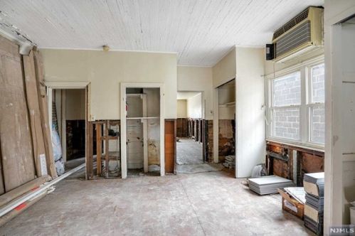 76 St, Union City NJ 07086-6629 exterior