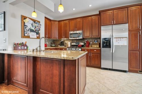 3636 Dickens Ave, Chicago IL 60647-3619 exterior