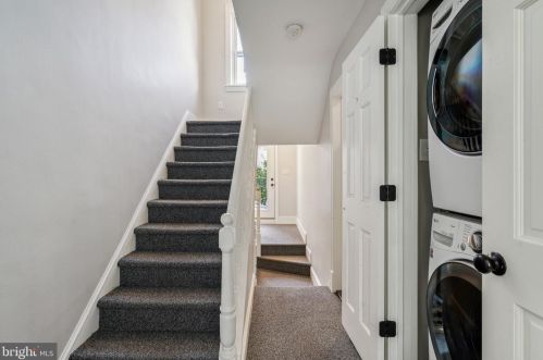 131 Bainbridge St, Philadelphia PA 19147-1810 exterior