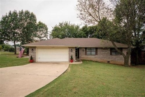 1634 Lester Cv, Springdale, AR 72762-2153