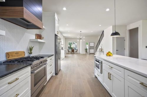 1557 Foote St, Atlanta GA 30307-2817 exterior