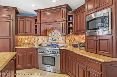 41 Marlpit Pl, Middletown NJ 07748-2028 exterior