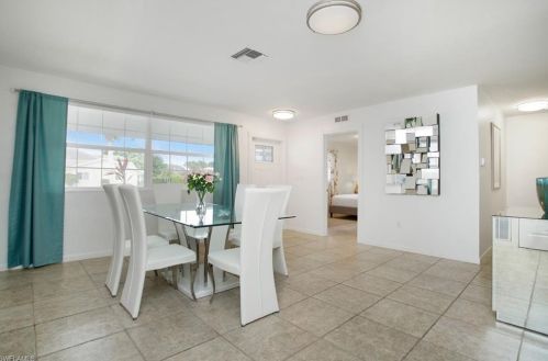 702 107 Ave, Naples FL 34108-1858 exterior