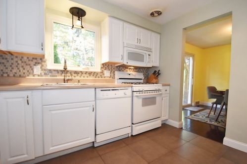 102 Loire Vly Dr, Pittsburgh PA 15209-1018 exterior