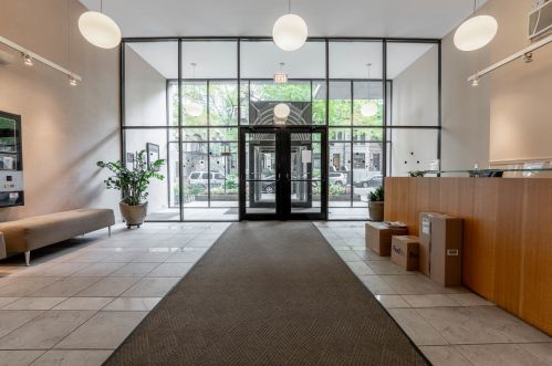 2740 Pine Grove Ave, Chicago IL  60614-6110 exterior