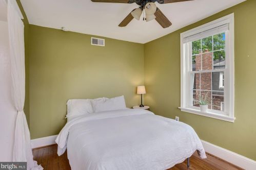 2602 Commonwealth Ave, Alexandria VA 22305-2526 exterior