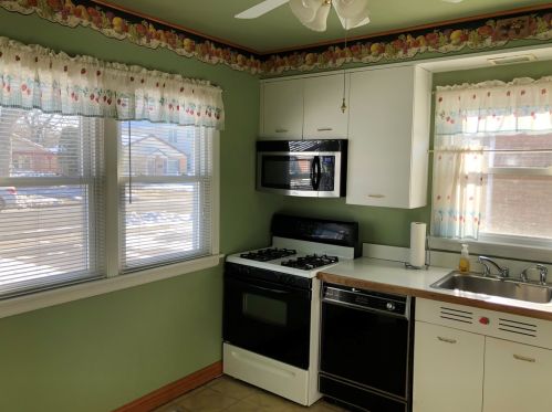 11556 Sacramento Dr, Chicago IL 60803-5885 exterior