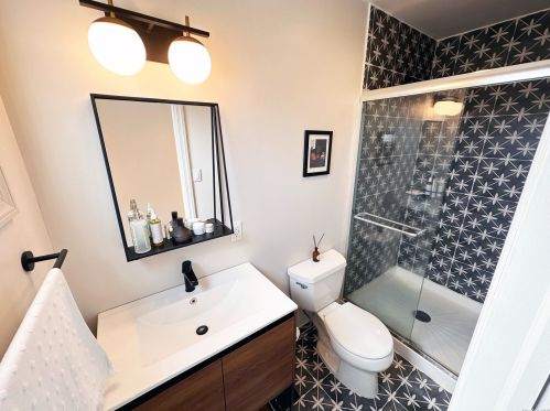 4 Cutchogue Ln, Commack NY  11725-4207 exterior