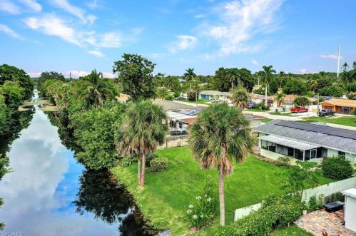 2285 41 Ter, Naples FL 34116-6517 exterior