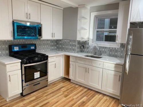 12 Gifford Ave, Poughkeepsie, NY 12601-1810