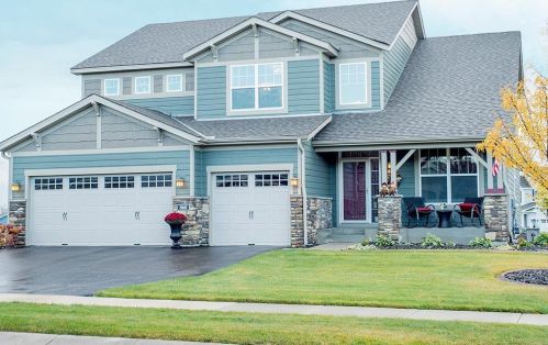 860 Cascade Dr, Chaska, MN 55318-1888