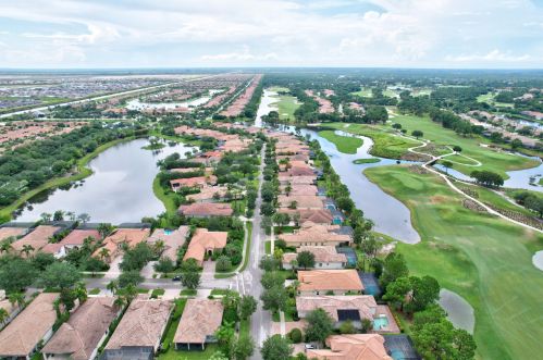 9800 Nuova Way, Fort Pierce FL 34986-2825 exterior