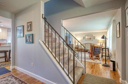 2063 Garrick Dr, Pittsburgh, PA 15235-5032