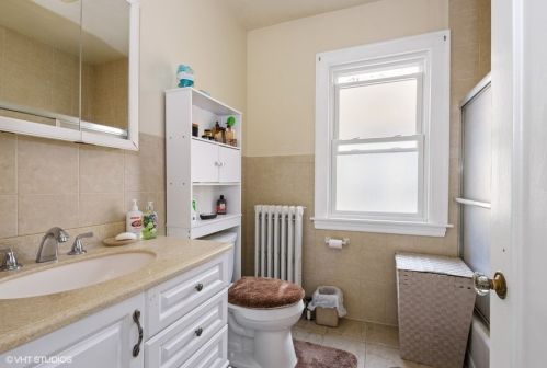 6710 Artesian Ave, Chicago IL 60645-5301 exterior