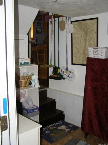 18 Pleasant Vw Rd, Poughkeepsie NY 12603-1420 exterior