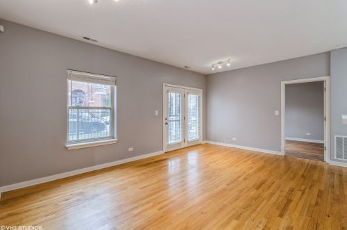 803 41st St, Chicago, IL 60653-2490