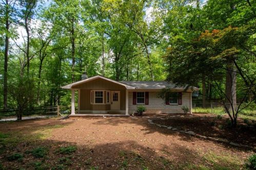 8861 Lake Dr, Lithonia, GA 30039-6570