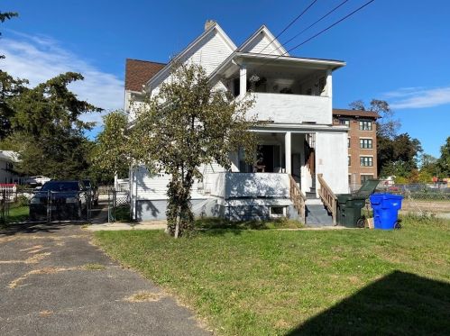 89 Ashley St, Springfield, MA 01105-1515