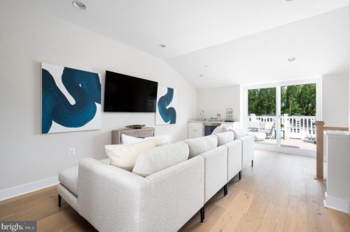 10272 Grosvenor Pl, Rockville MD 20852 exterior