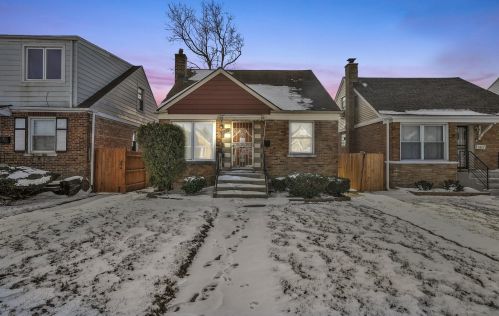 3811 84th St, Chicago, IL 60652-3213