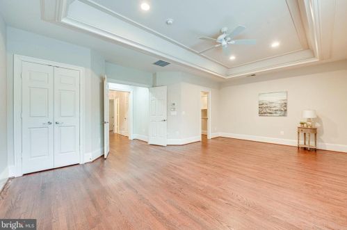 1402 Harvest Xing Dr, Mc Lean VA 22101-5650 exterior