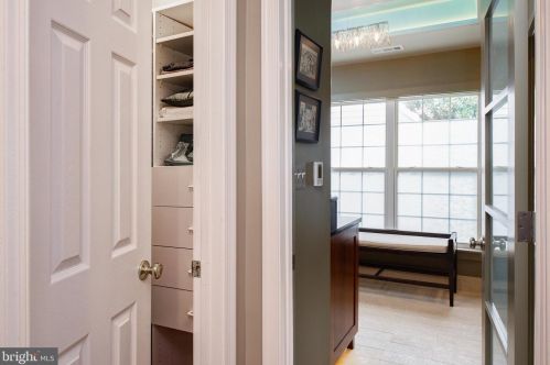 6310 Alderman Dr, Alexandria VA 22315-3730 exterior