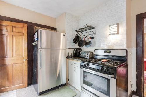 4 Walnut St, Taunton MA 02780-4255 exterior