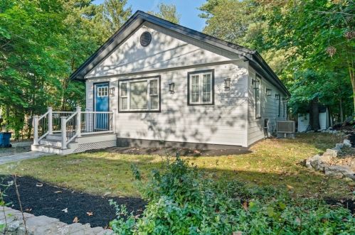 266 Pleasant St, Canton, MA 02021-2257