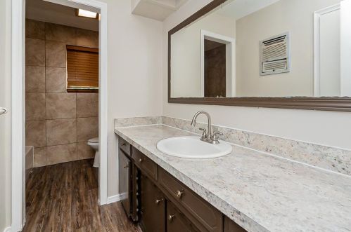 1128 Gln Park Dr, Dallas TX 75241-1926 exterior