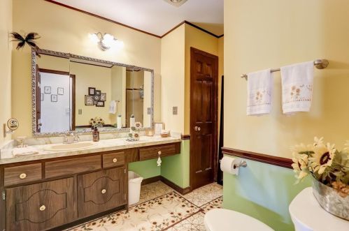 1702 Rose Farm Rd, Bull Valley IL 60098-9564 exterior