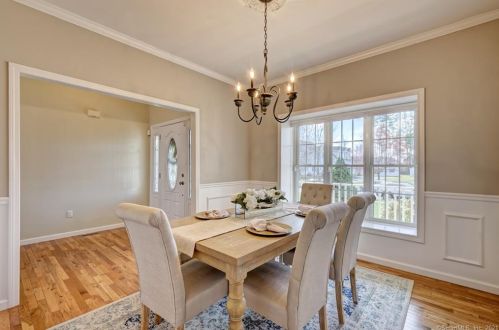 31 Acorn Dr, Windsor Locks CT 06096-1224 exterior